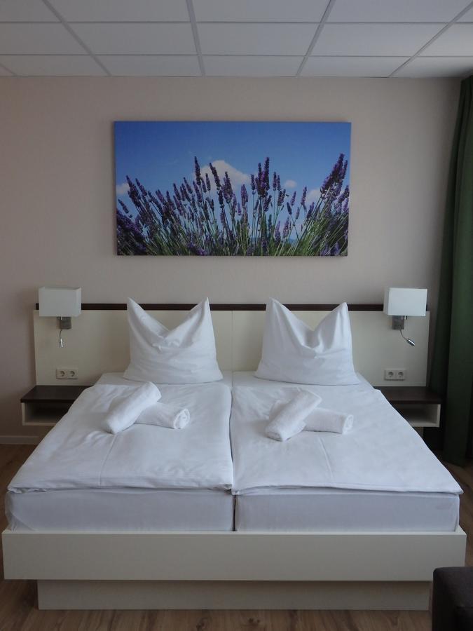 Garni Hotel Lavendelhof Nauen Bagian luar foto