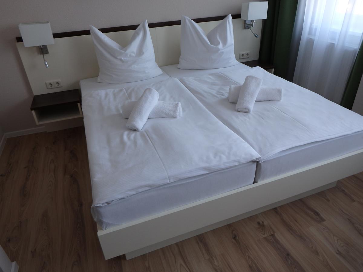 Garni Hotel Lavendelhof Nauen Bagian luar foto