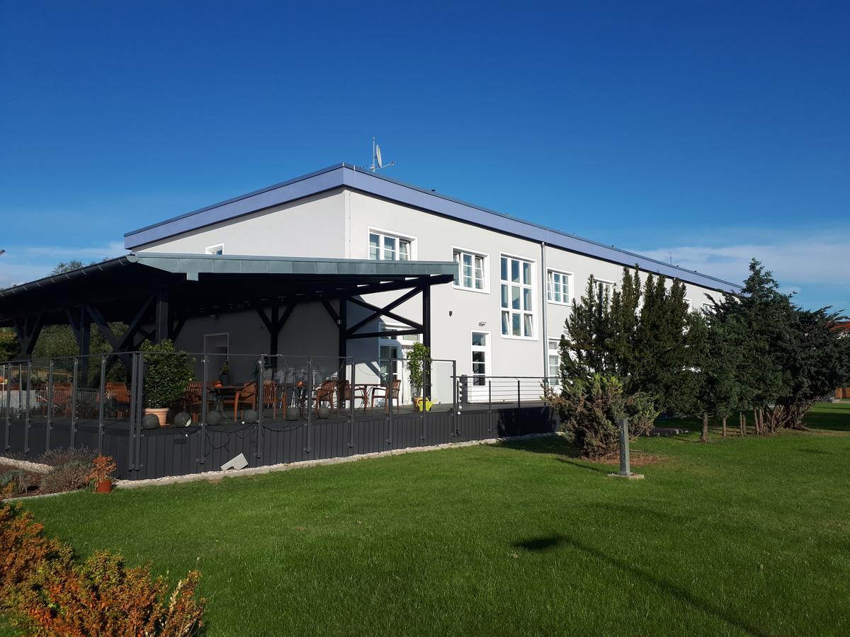 Garni Hotel Lavendelhof Nauen Bagian luar foto